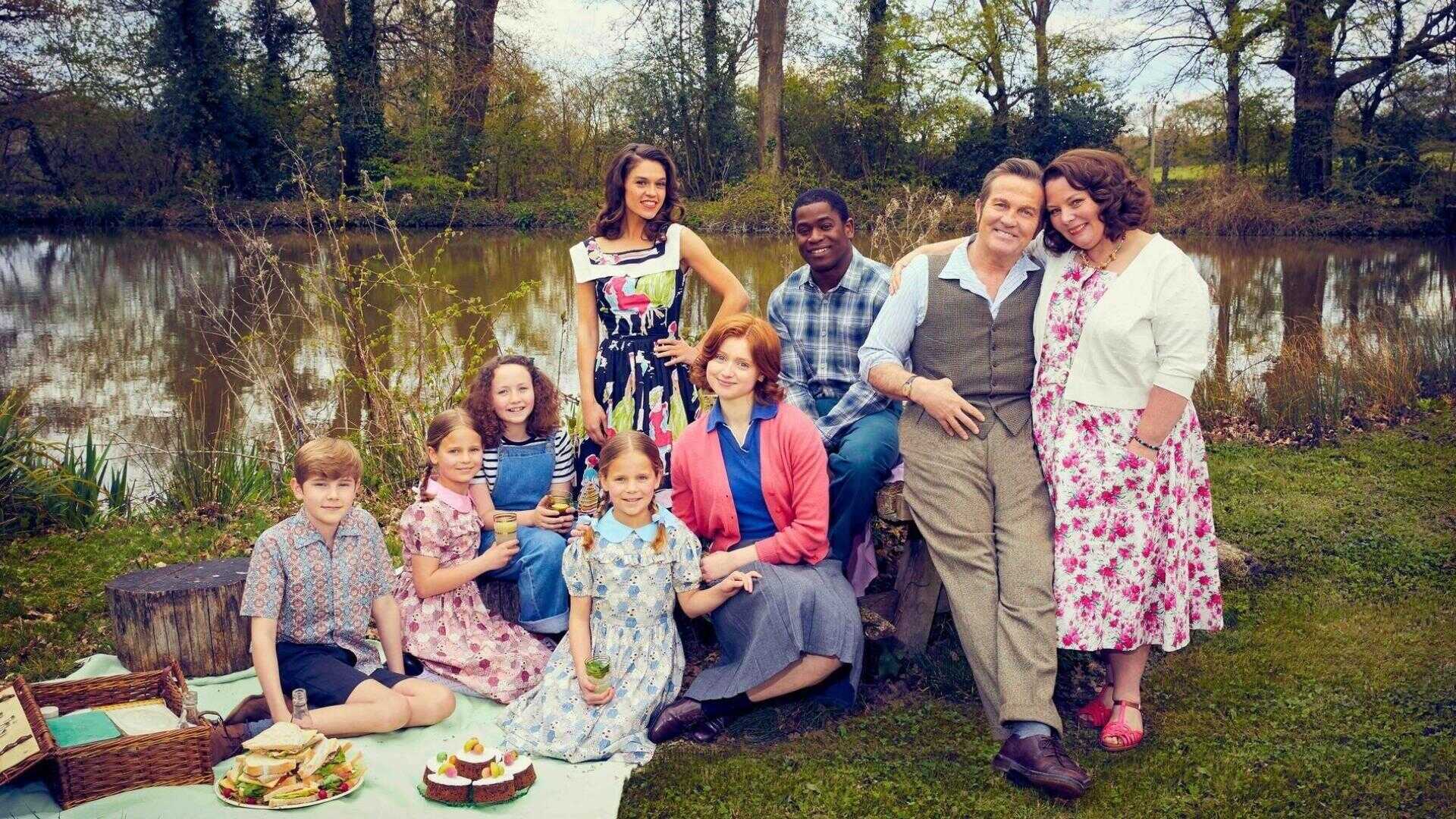 EN - The Larkins (2021) 0