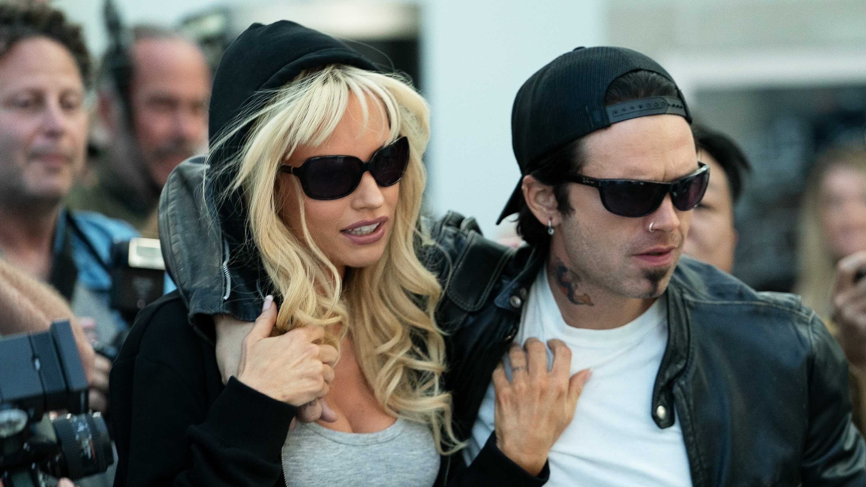 EN - Pam & Tommy (2022) 0