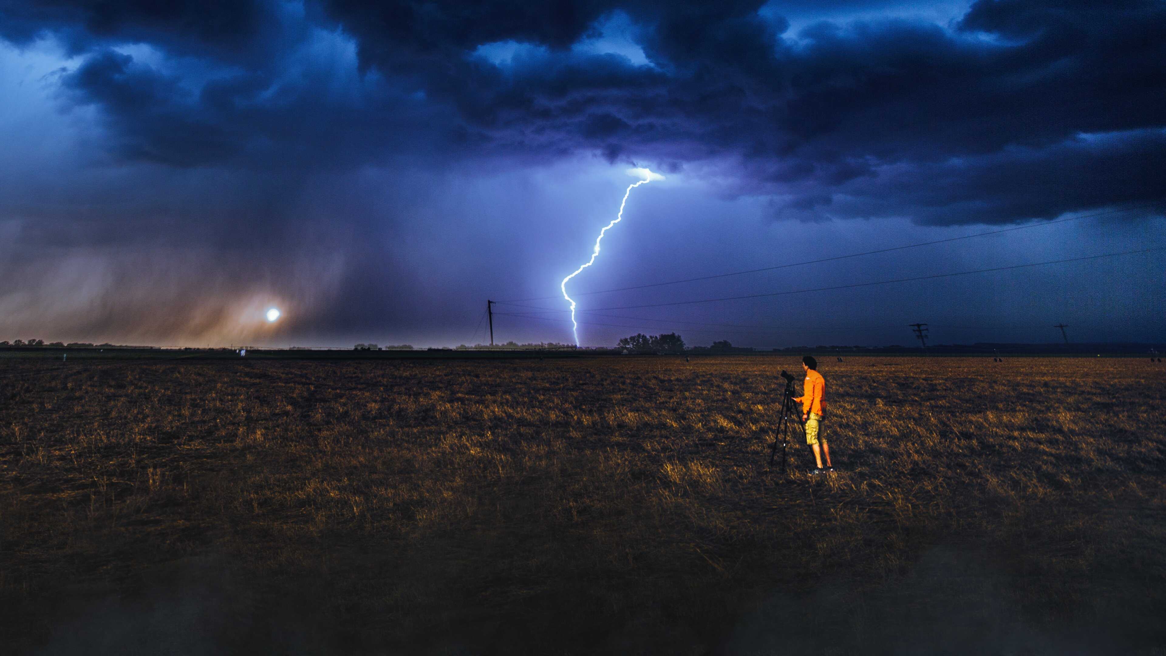 EN - Storm Rising (2021) 0