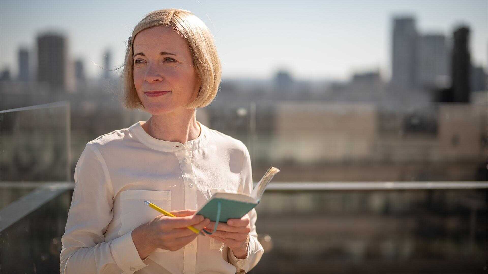 EN - Lucy Worsley Investigates (2022) 0