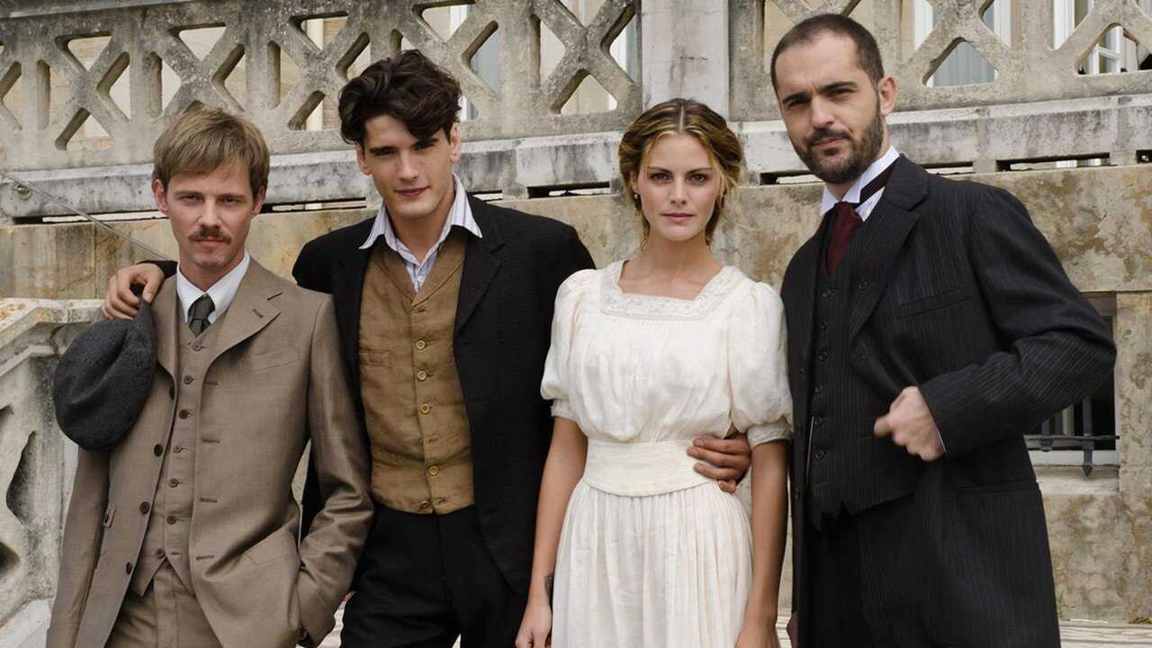 AR - Gran Hotel (2011) 0