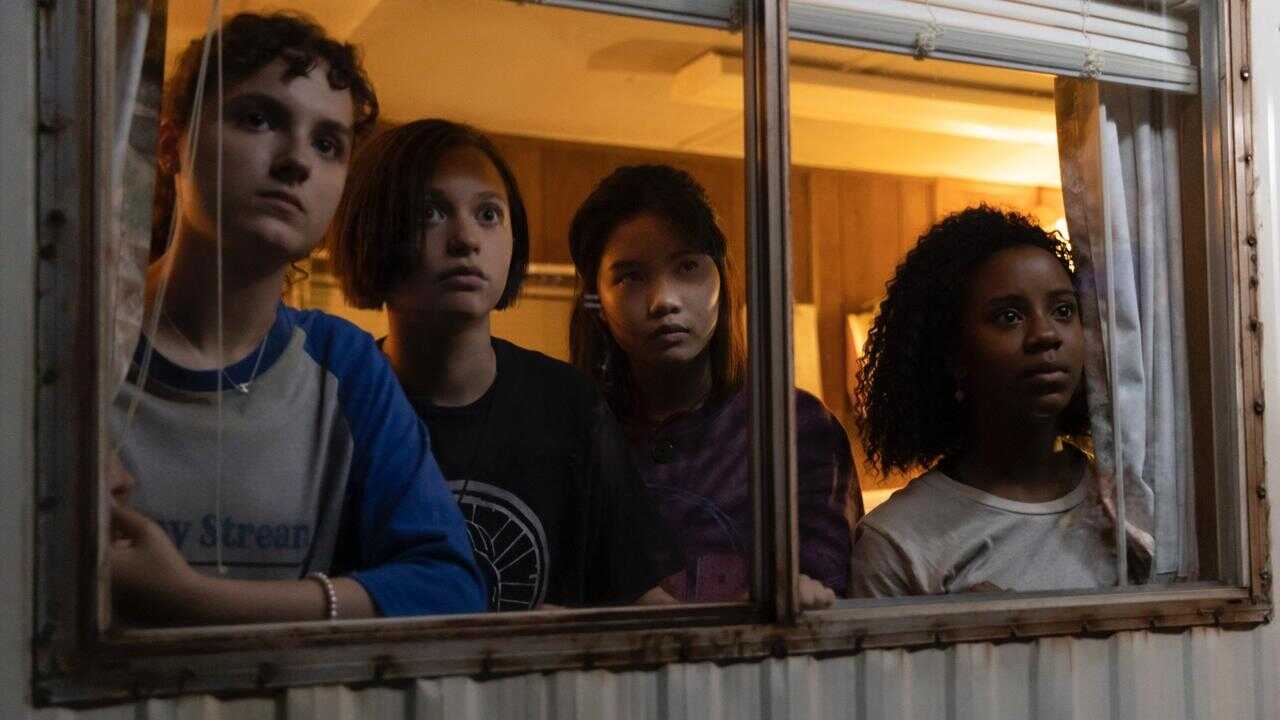 DE - Paper Girls (2022) 1