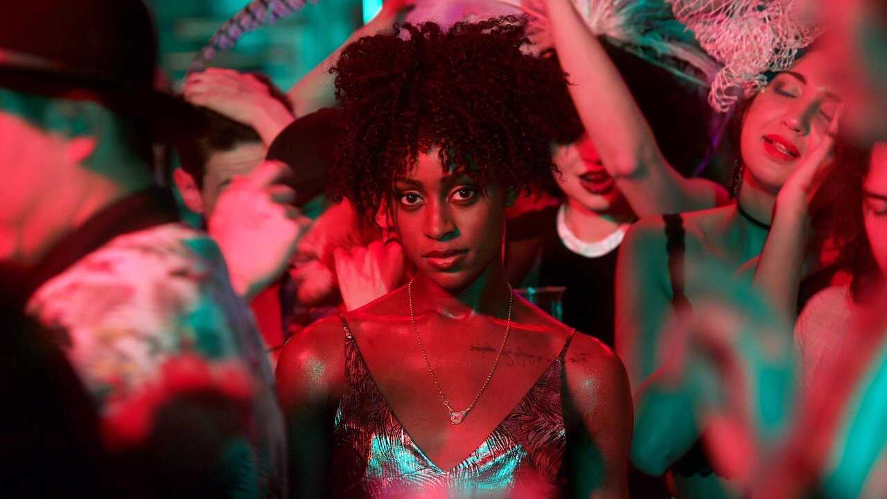 DE - Kiss Me First (2018) 2