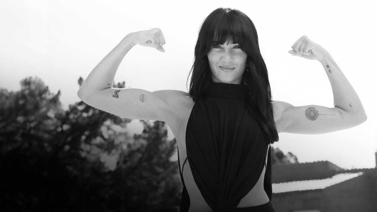 ES - Aitana: Metamorfosis (2025) 4