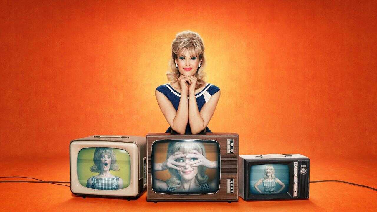ES - Funny woman (2023) 0