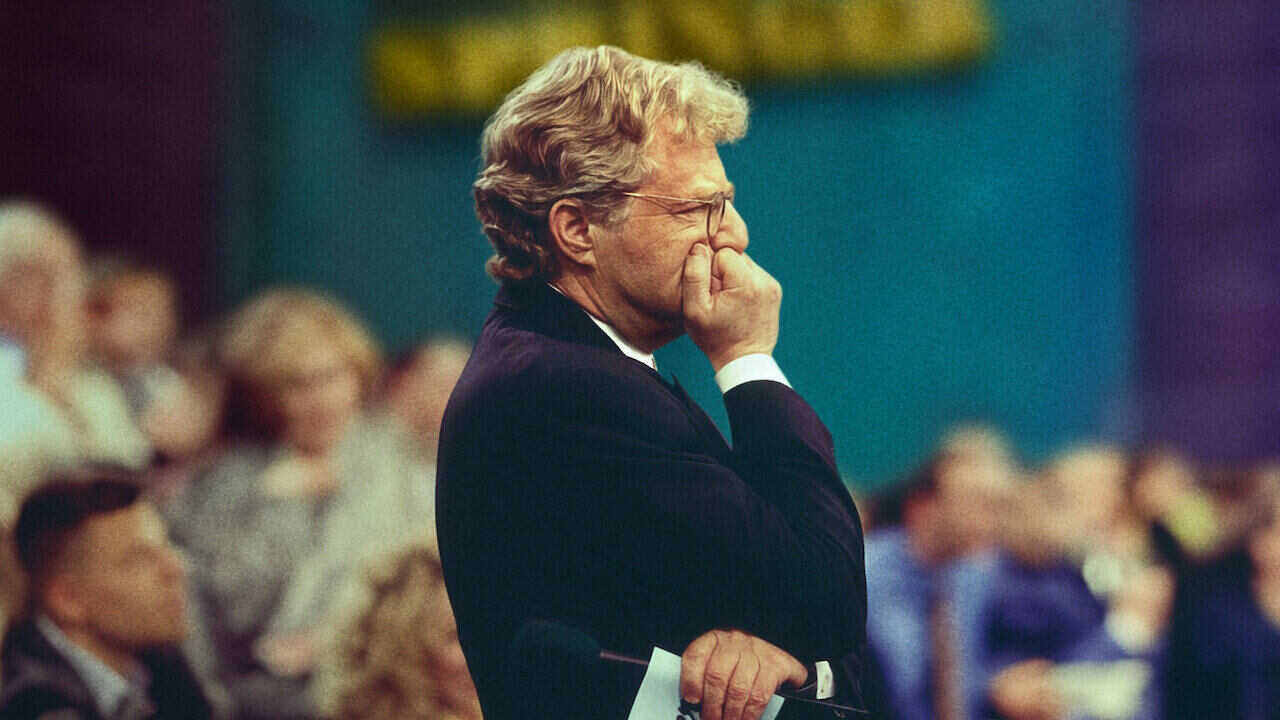 ES - Jerry Springer: Peleas, cámara, ¡acción! (2025) 3