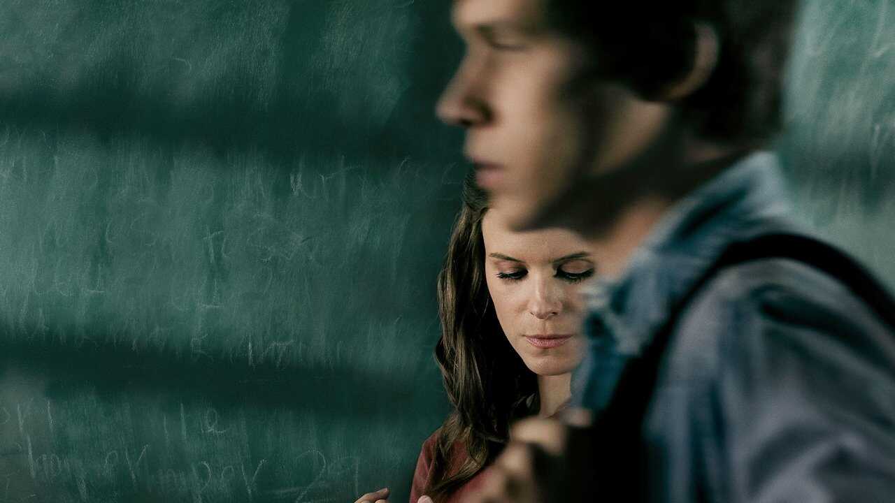 ES - La Maestra (A Teacher) 2