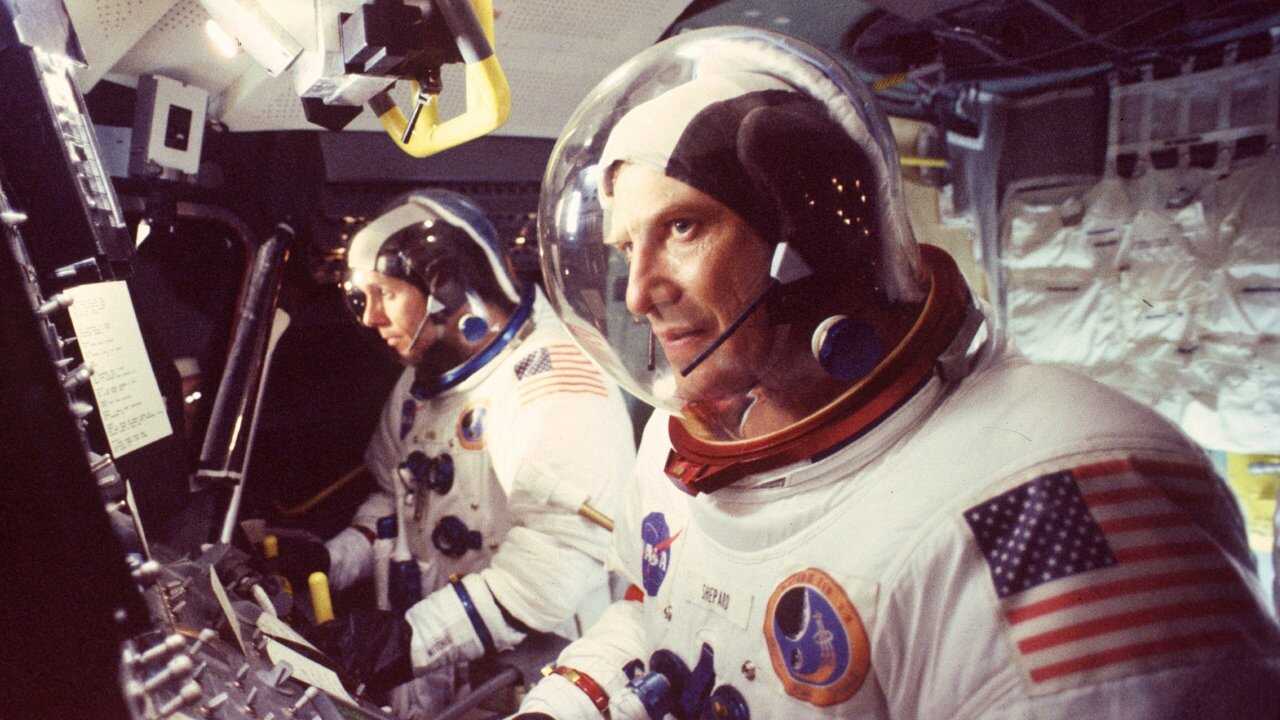 EX - From the Earth to the Moon (1998) 3
