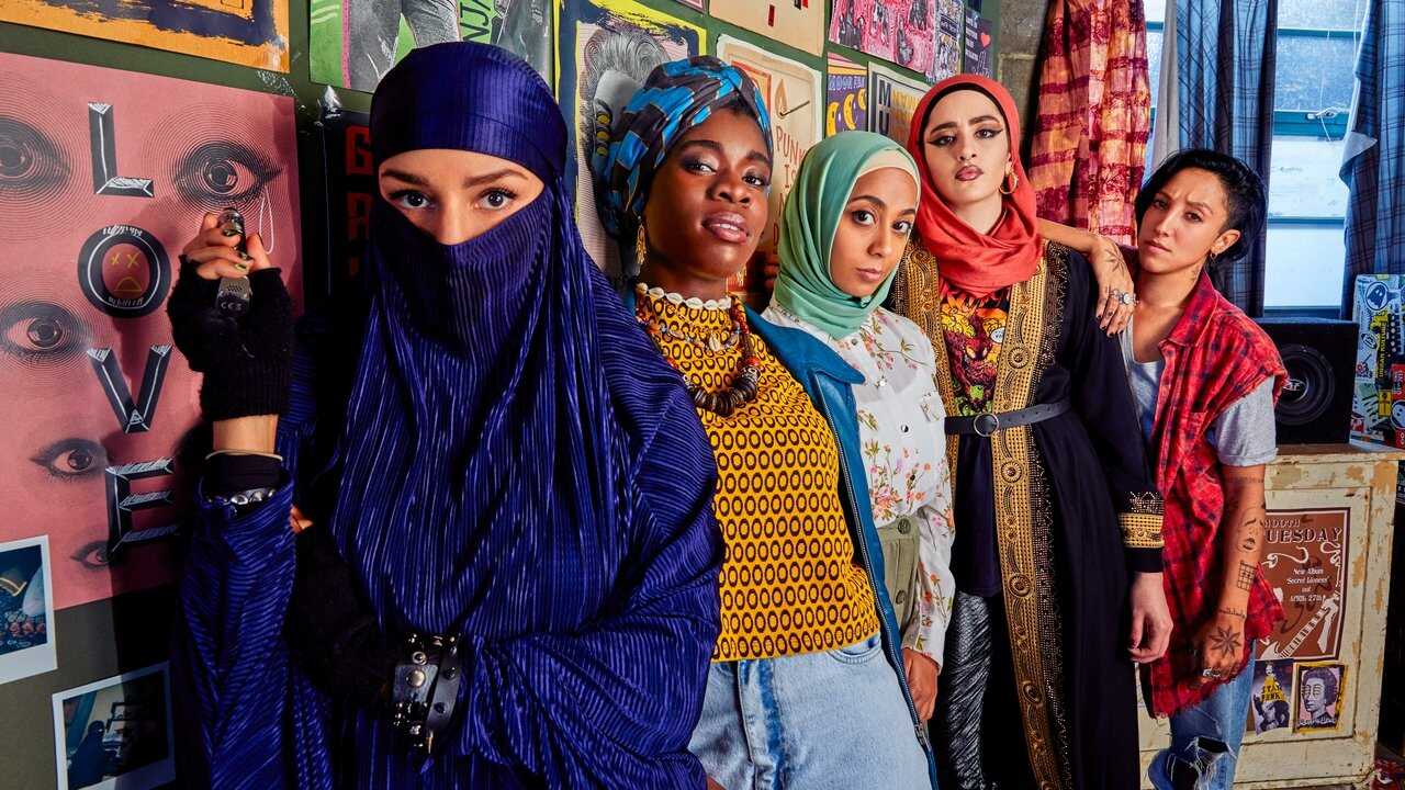 ES - We Are Lady Parts (2021) 2